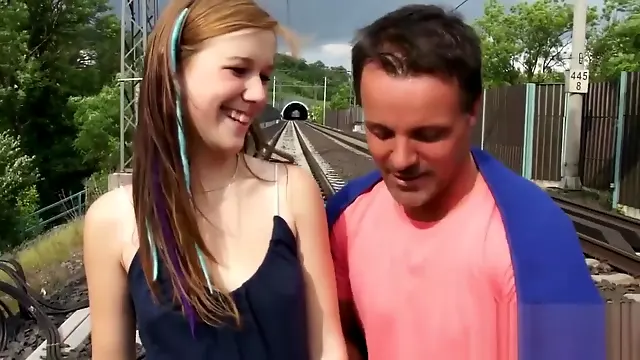 Små Pupper, Utendørs Blowjob, Utro Brunette, Vakker Blowjob, Vakker Bryster, Pupper