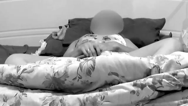 Girl starts to mastubate she gets her orgasm