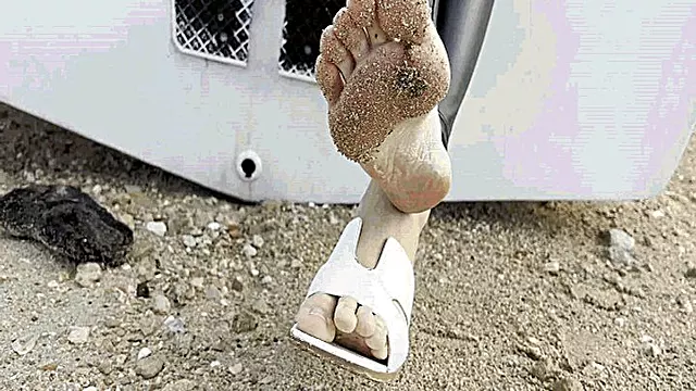 I lost my shoe while walking -16 MOV