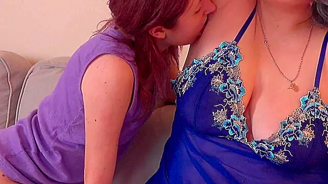 Teen 18 Lesbianas, Joven Femdom, Maduras Fetichistas, Fetichista Adolescente, Humillacion Granny