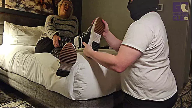Femdom Füsse, Fussfetisch, Füße, Domina Foot Worship, Füße Lecken, Alt Fussfetisch, Riesen Füsse