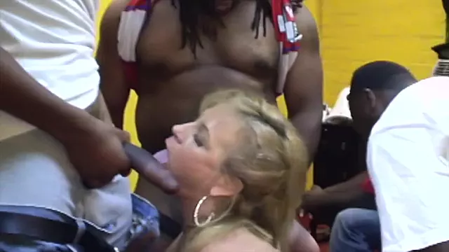 Amatør Stor Pik, Amatør Interracial, Stor Pik Milf, Blowjob Stor Pik, Sutte Kompilation, Kæmpe Sort Pik