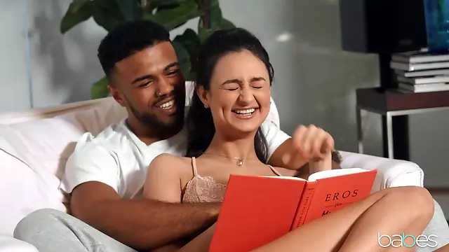 Kleine Penis, Grote Borsten Latina, Grootste Zwarte Lul, Sportbroek, Interracial Zwart, Kleine Tieten Grote Pik