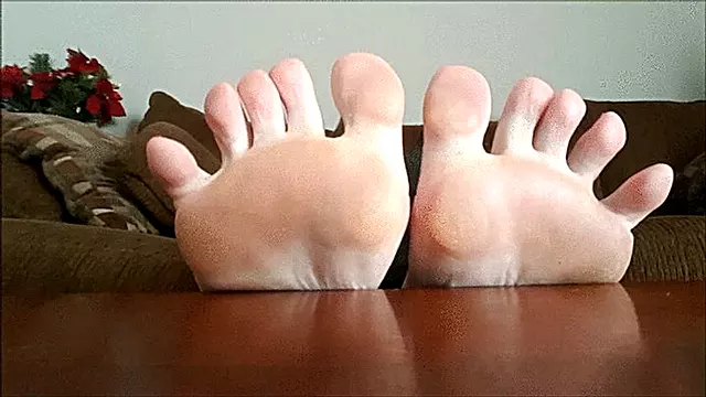 Rob Stopala, Dominacija Stopala, Fetis Na Stopalu, Lizanje Nogu, Mirisanje Stopala, Femdim, Rob Fetis