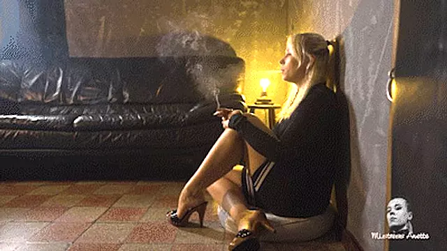Bdsm Talon, Maîtresse Bdsm, Domnation Smoking, Femdom Wamen Face, Pied Au Visage, Domination Féminine