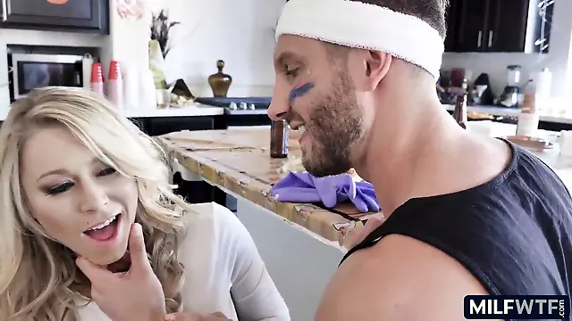 Freundin Dicke Titten, Grosser Naturbusen Draussen, Milf Nutte, Mutter Nicht Zuhause, Milf Ehefrau