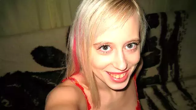 Jeune Blonde Branlette, Bureau Ados, Adolescentes Blondes Rasées, Seins Fermes, Solo Masturbation Dans Le Cul