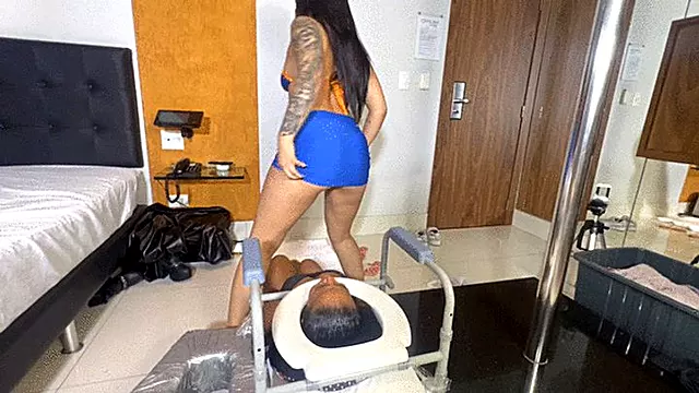 Asiat Interracial, Asiater Sidde På Ansigt, Asiatiske Kvinder, Asiat Fetish, Kvindelig Dmoinans