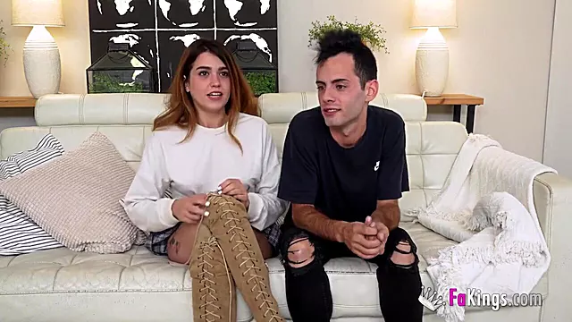 Küçük Memeli, Kafasını Ama Sokma, Kafa, Meme, Üçlü, Tıny Tits