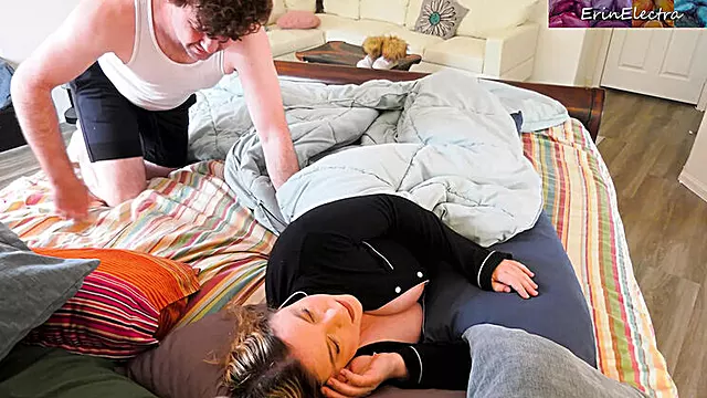 거유, 거유 밀프, 성숙한 Milf 질내사정, 경악 크림파이, 유부녀, 엉덩이 비비기, 실제엄마, 옆에, 집에서 계모, 타부