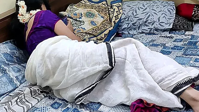 Husband Caught Sexy Desi Mallu Wife in Saree Masturbating and Had Sex