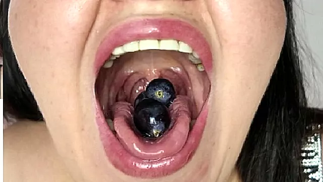 swallow bunch of grapes