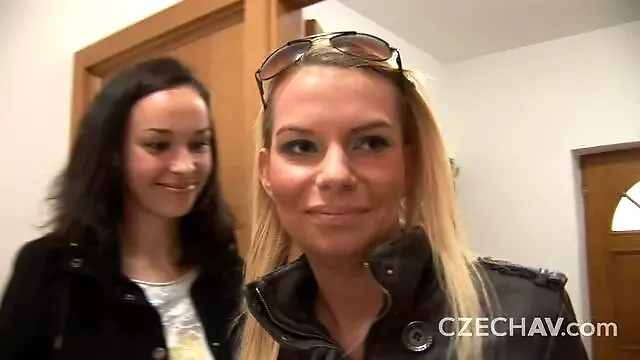 Ffm Trio Amatoriale, Pov Ceche, Leggins, Casalinga, Fatto In Casa Amatoriale, Pompino Ad Una Festa