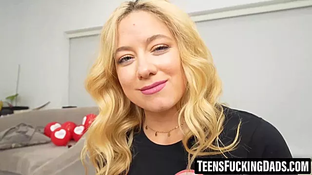Blonde Levrette, Fellation Sperme Bouche, Bouche À Pipe, Bite Dans La Bouche, Jeune Branlette Espagnole Ejaculation