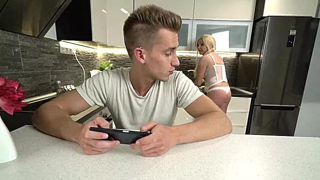 Prstění Prsatá, Babička A Velký Penis, Výstřik Do Babičky, Lizani Prsou, Lízaní Kundy Zblízka