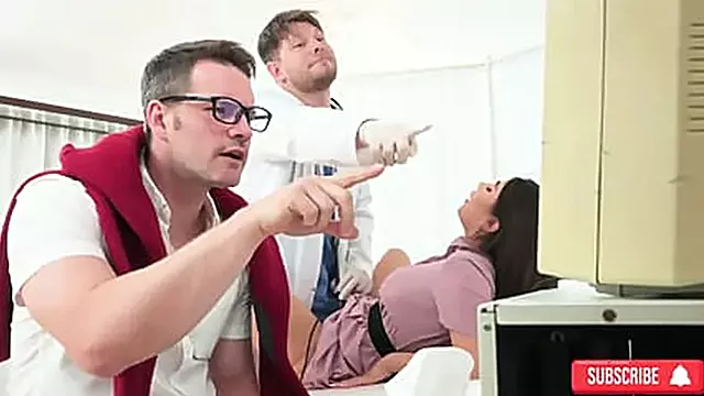 חזה גדול, כוכבת פורנו חזה גדול, תחת ציצים ברונטיות, זין גדול, זין גדול חרמניות, חרמניות עם שדיים גדולות