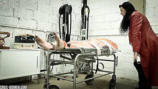 Bdsm Sklave, Extreme Fesselspielchen, Krankenhaus Gefesselt, Femdom Extrem, Female Domination