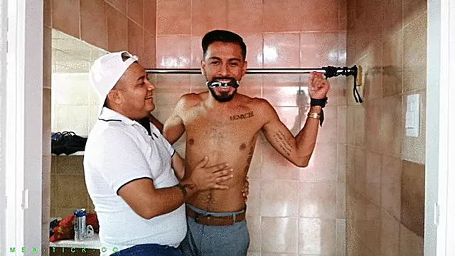 Achseln Kitzeln, Penis Und Hoden Bemalen, Schwanz Demütigung, Penis Kitzeln, Geknebelt Und Gekitzelt