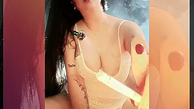 Smoking, Matrigna Scopa In Casa, Moltoanziane Fumatrici