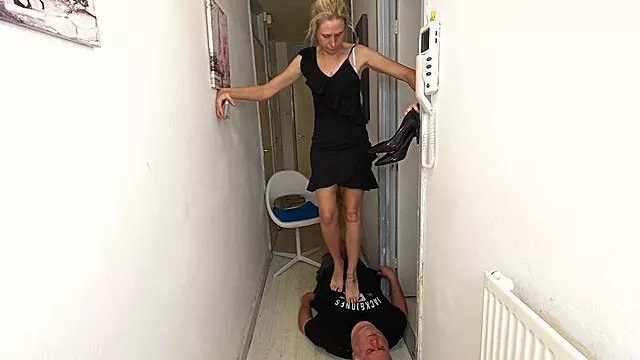 Dominazione Piedi, Piedi Tacchi, Calpestare Con I Piedi, Tacchi, Trampling Tacchi, Piedini