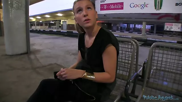 Amatør Blondine, Udendørs Amatør