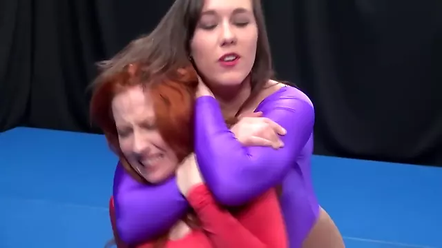 Catch Bdsm, Brunette Dominee, Brunette Pipe, Brunette En Jartelles, Wrestling Dominer, Chef