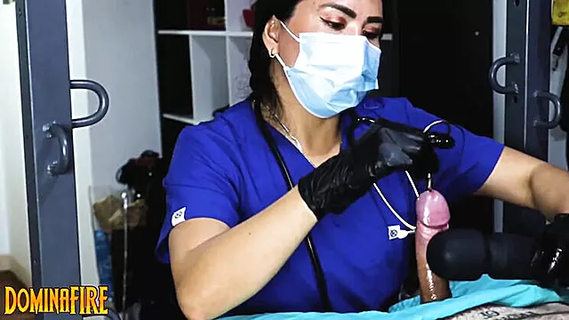 Schwanzfessel, Gefesselt, Clinic Porno Nurse, Ärztin Handschuhe, Arzt Gyno Untersuchung, Herrin