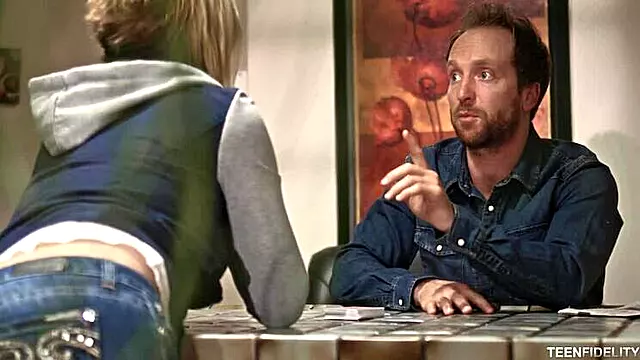 किशोरी और पिता, बुड्ढा चोदे नवयुवती