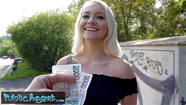 Teen Stor Pik, Stor Pik Store Babser, Ung Blondine, Blondine, Spiller Pik Offentlig, Teenager Pik