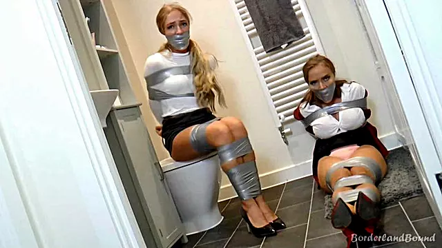 Donna Legata, Bondage Con Nastro Adesivo, Venuta In Bocca, Feticismo Tacchi Alti, Vomito, Vecchie Donne Legate E
