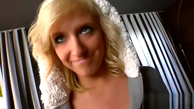 Kleine Titten Doggy, Titten, Harte Titten, Blonde Schluckt, Kleine Titten, Blondinekleine Titten