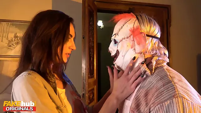 Fake Horror Movie goes wrong when real killer enters star actress dressing room - Halloween Special