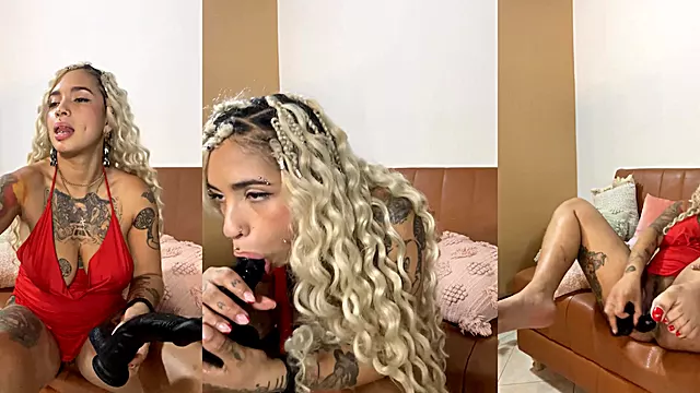 Cuming watching porn on my frinds couch !!