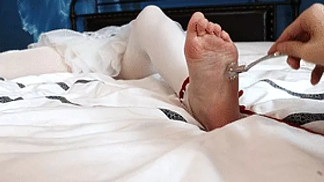 Legata, Legata Calze Velate, Cute Collant, Domestica In Collant, Calze Bianche, Legata E Solleticata