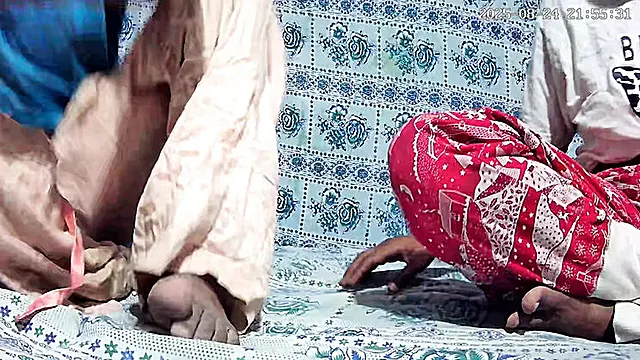 Hot Indian Stepmom Fucks Stepson in Jungle Sex - Amateur Homemade XXX