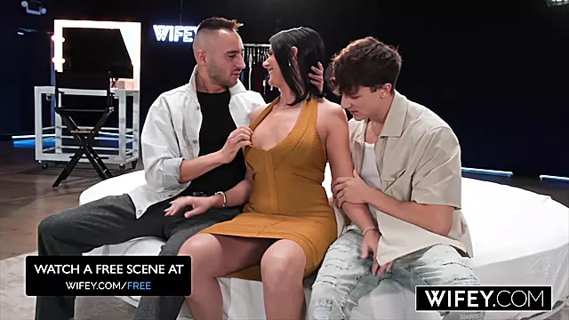 Hubby Watches As His Horny Wife Sienna Rae Gets Double Penetrated In Front Of Him