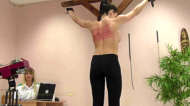 Luder Mit Dicken Titten, Bdsm Maschine, Bdsm Peitsche, Große Titten Nackt, Große Busen Spanking