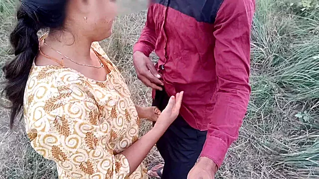 Desi Village Randi Make Fucking Hindi Vlogs with Boyfriend, Outdoor Hindi Vlog