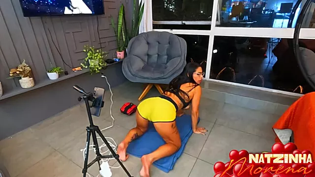 Große Tittenfick, Solo Milf Mit Grossen Brüsten, Milf Mit Großen Titten, Grosser Naturbusen Draussen