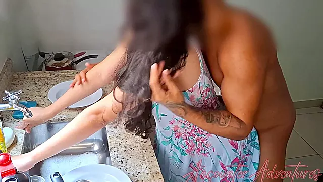 Anál A Konyhában, Érzéki Anal, Ruhában Seggbe, Konyhába Hátulról, Segg Száj, Hatalmas Orgazmus