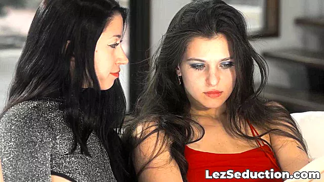 Limbi In Pizda, Lesbiene Sarut, Sarut In Pizda, Sarutari Pe Sani, Lesbi Tatuaj, Tate Naturale An Lenjerie