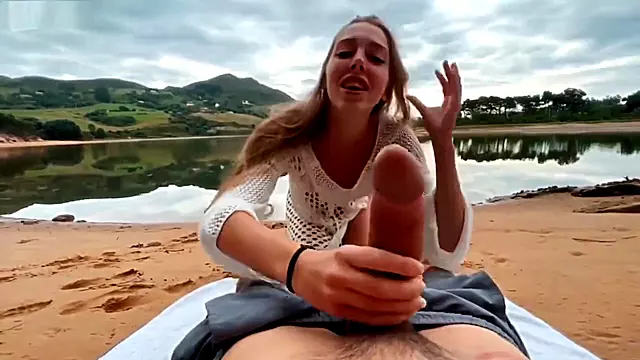 Curvy Girls Early Morning Fuck On The Lakeshore With Lina Paige, Mary Popiense And Petite Blonde