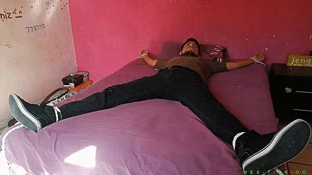 Eier Abgebunden, Schwanz Demütigung, Penis Kitzeln, Füße, Gefesselt Gefunden, Männerfüße Kitzeln