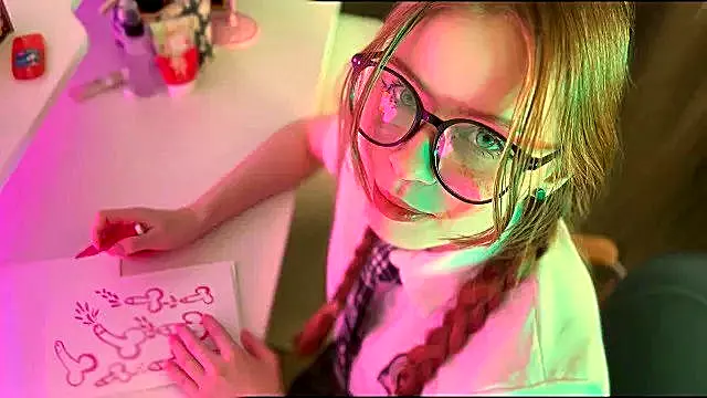 Schoolgirl with Glasses Drew Penises instead of Homework and was Fucked on th...