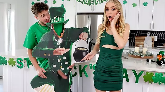 V Kuchyni, Blondýna V Kuchyni, Blondýna Náctiletá Krásky, Blond Na Kozy, Penis Velikost, Mlada Sexy
