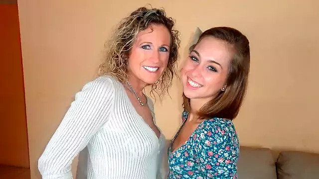 Sperma Kleine Titten, Ballsdeep, Teens Dreier Cumshot, Blondes Sperma Teen, Sperma Teen Threesome