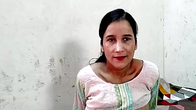 Desi Gaao Ki Larki Ko Paise Dekar Jabar Dasti Pela