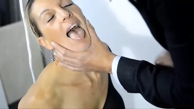 la soumise devouee aux fellations