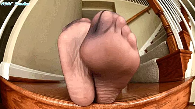 Super Model Diva sheer panthyhose soles pt 2 - MP4
