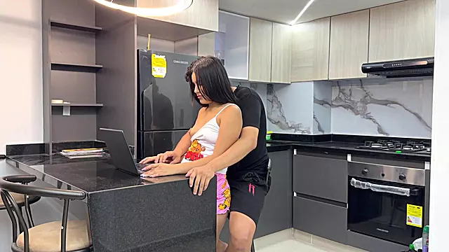 Le Ense o a Jugar Con El Computador Y Me La Follo
